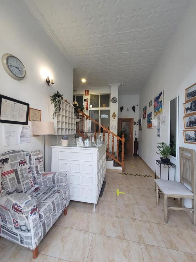 Hostal Mediterraneo Torre Del Mar Exterior photo