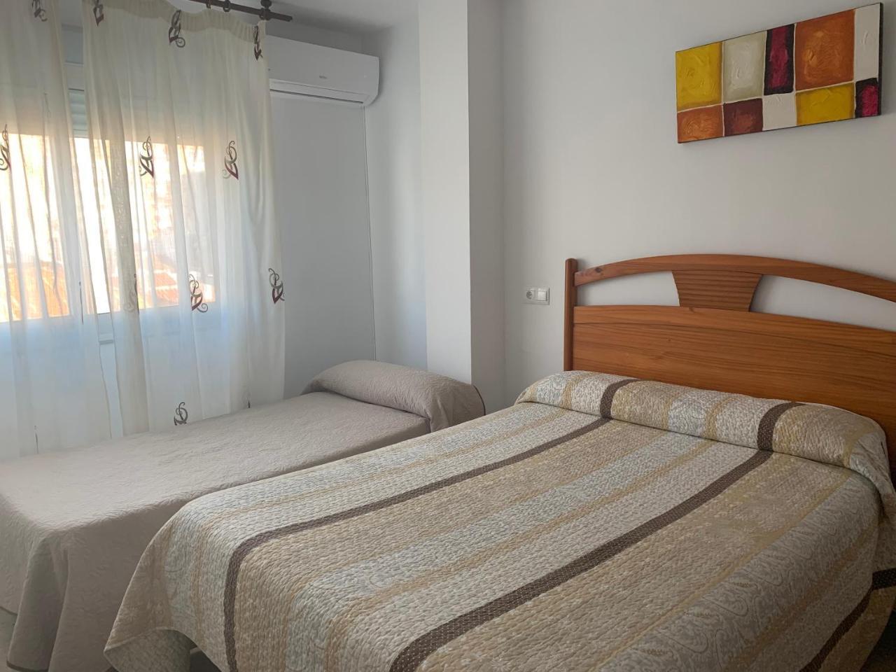 Hostal Mediterraneo Torre Del Mar Exterior photo