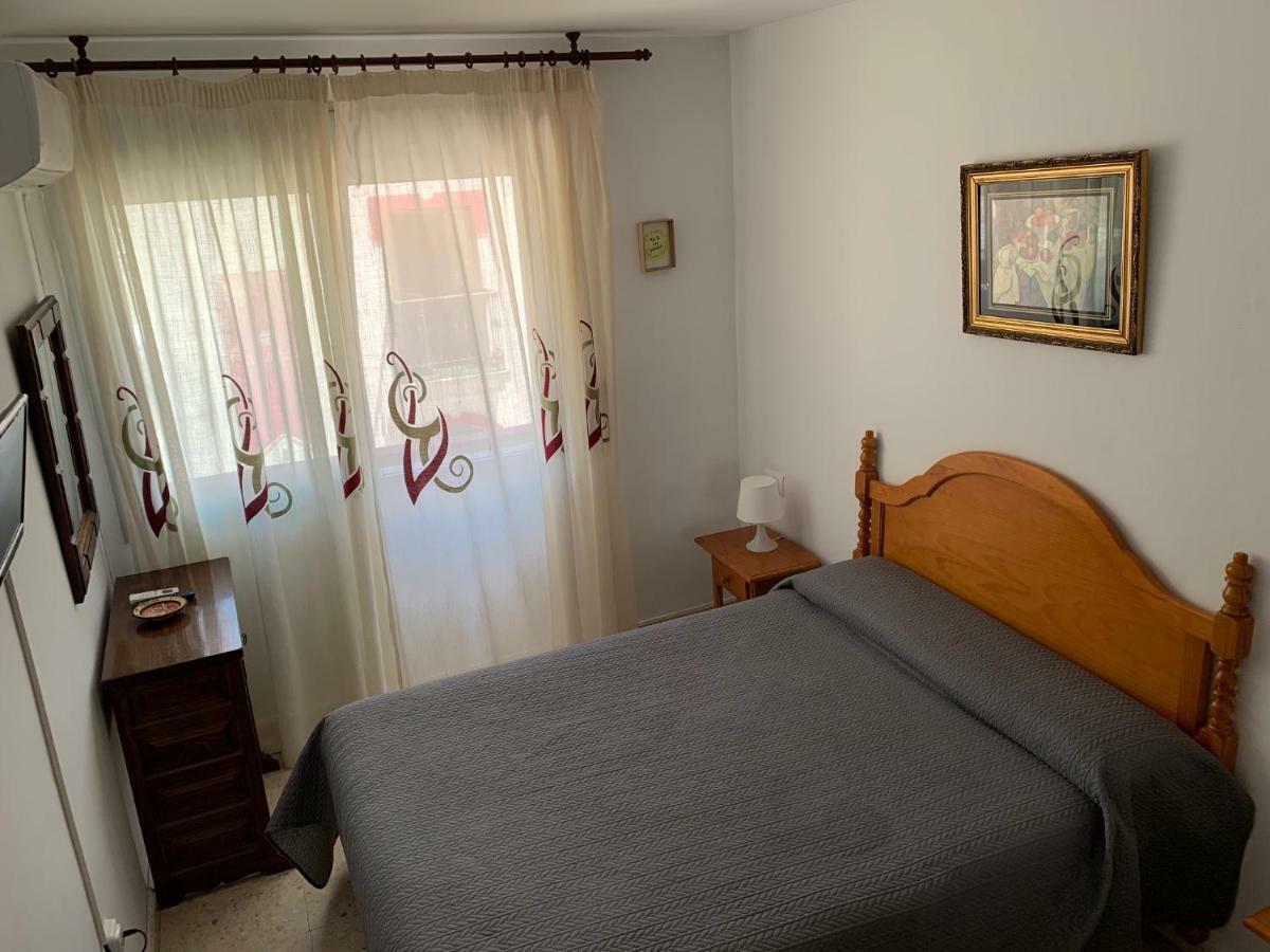 Hostal Mediterraneo Torre Del Mar Exterior photo